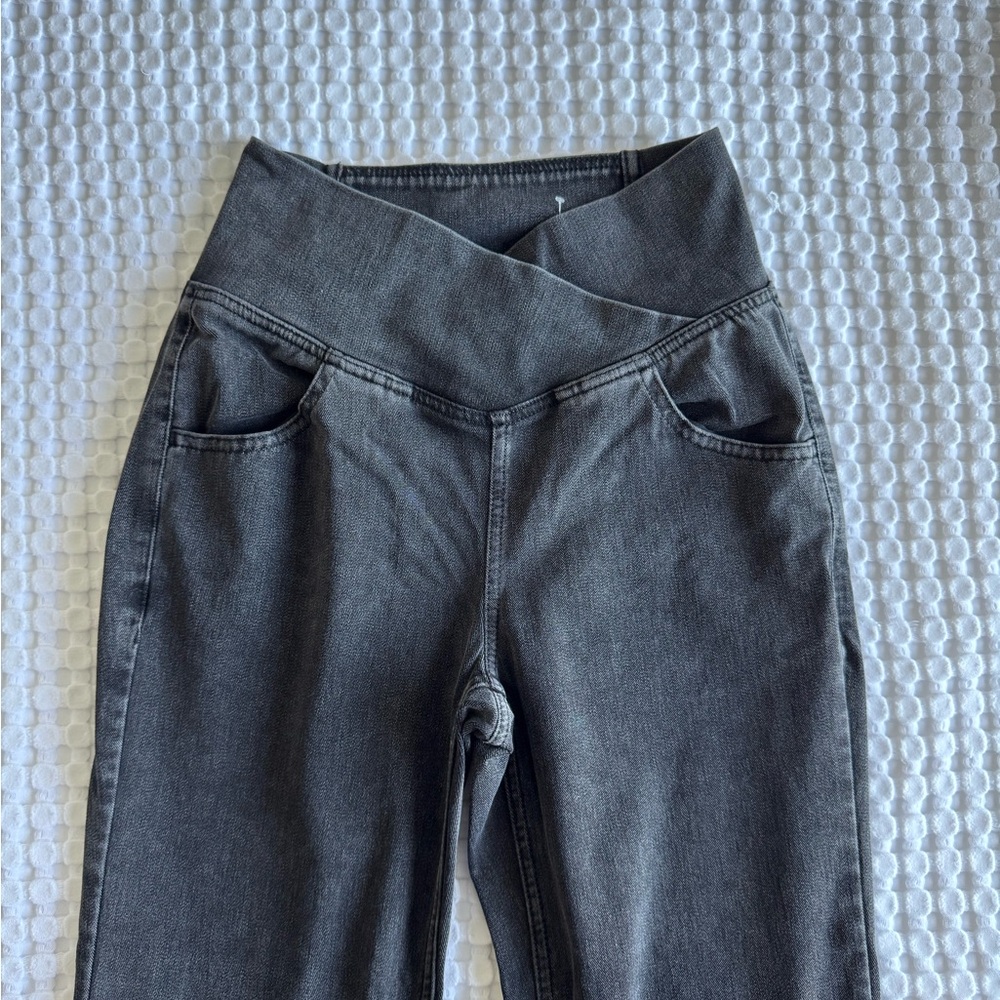 NWT Halara Black Crossover Flared Jeggings - Picture 6 of 7